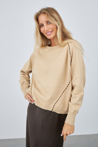 SWETER RIVER ZE ZŁOTĄ OZDOBĄ - KARMELOWY